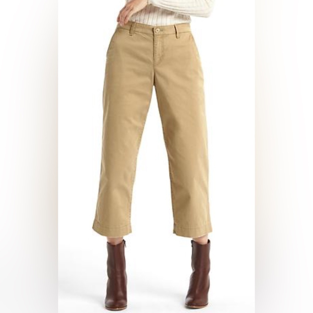 NWT Gap Classic Fit Capri Pants Womens 12R Khaki 24” Inseam